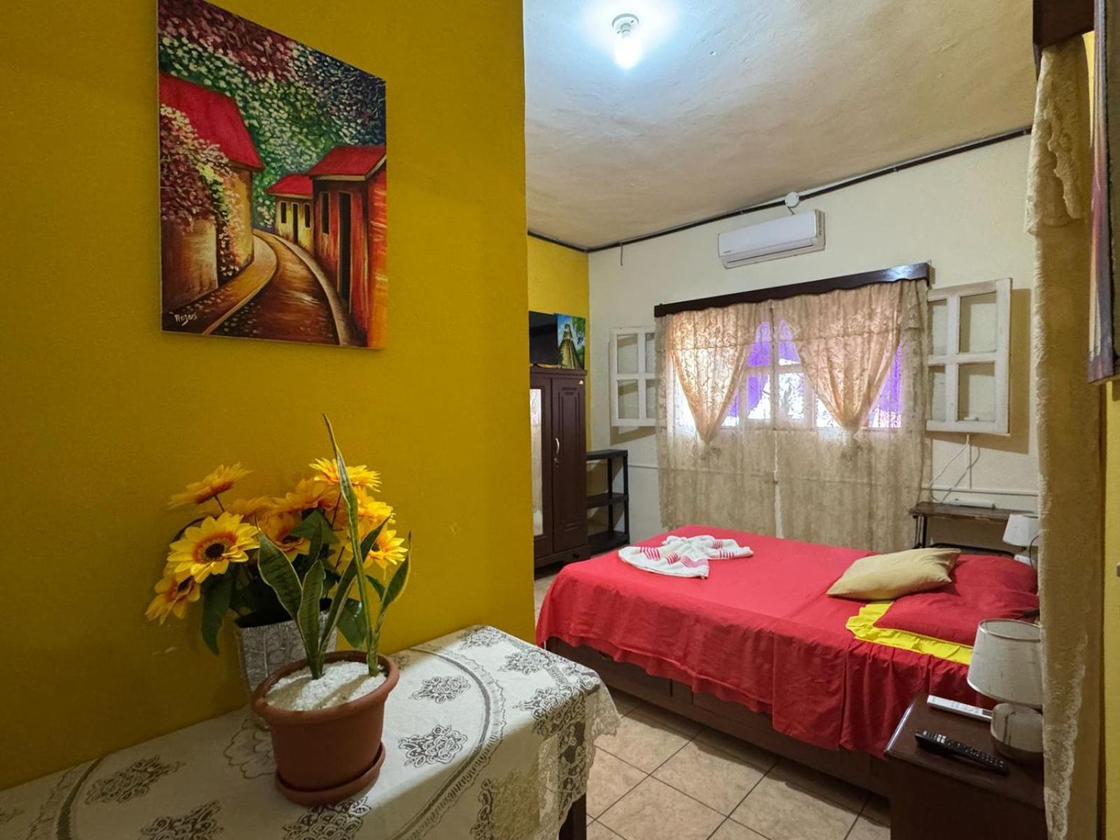 Casa Maya Itza 弗洛勒斯 外观 照片