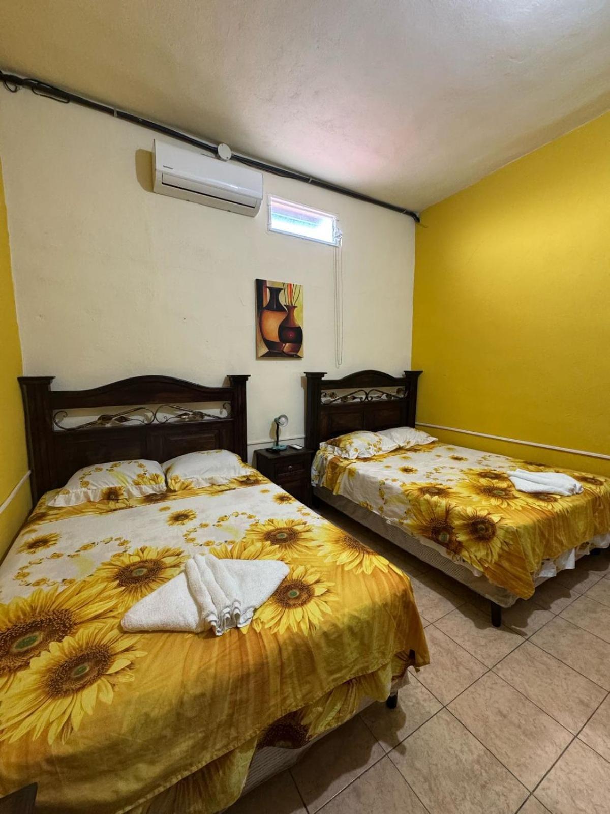 Casa Maya Itza 弗洛勒斯 外观 照片